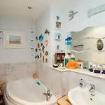 Апартаменты Mamoir's Place Уитби
